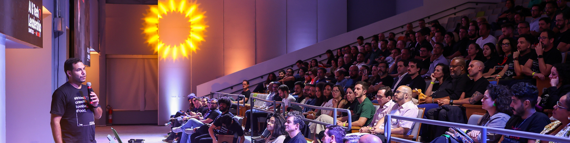 Participantes do programa em evento de tech leadership